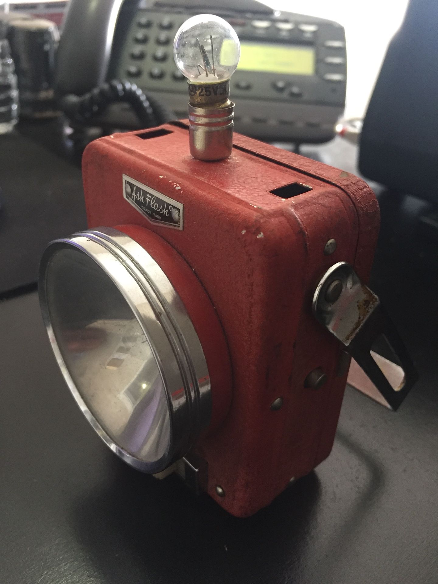 Vintage 1950's ASH FLASH Slimlight Flashlight (willing To Ship)