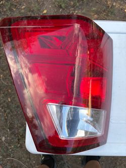 2005-2010 left jeep grand Cherokee tail light