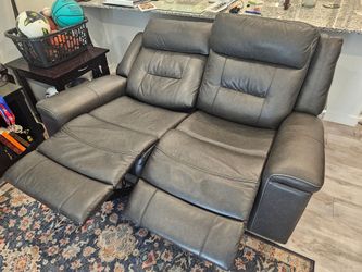 Recliner loveseat