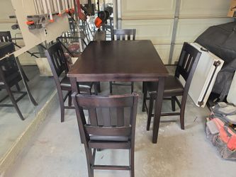 High top dinning table $obo 100