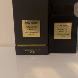 Tom Ford Comes With Recites 