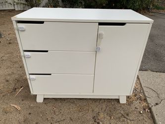 Babyletto Hudson 3-Drawer Changer Dresser with Removable Changing Tray in White