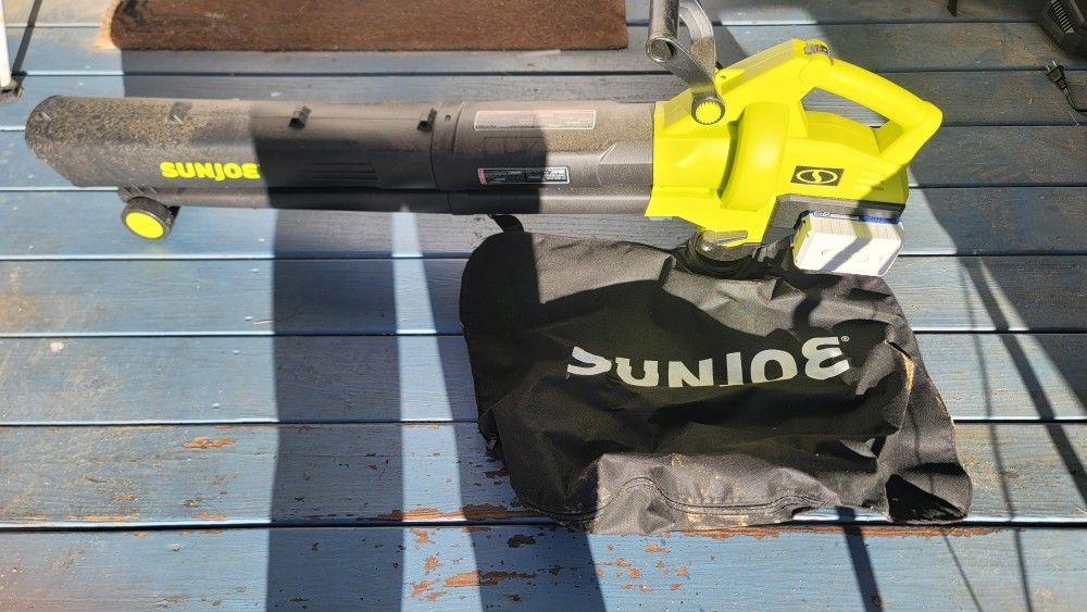 Sunjoe Leaf Blower (Batteries and Charger Included)