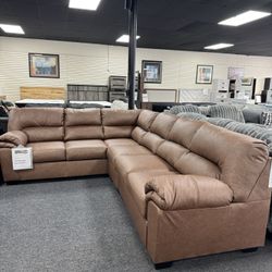 Leather Sectional. 🚚WE DELIVER🚚