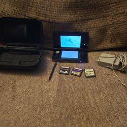 Nintendo 3DS W/ 4 Games, Stylus,  Charger And Travel Case