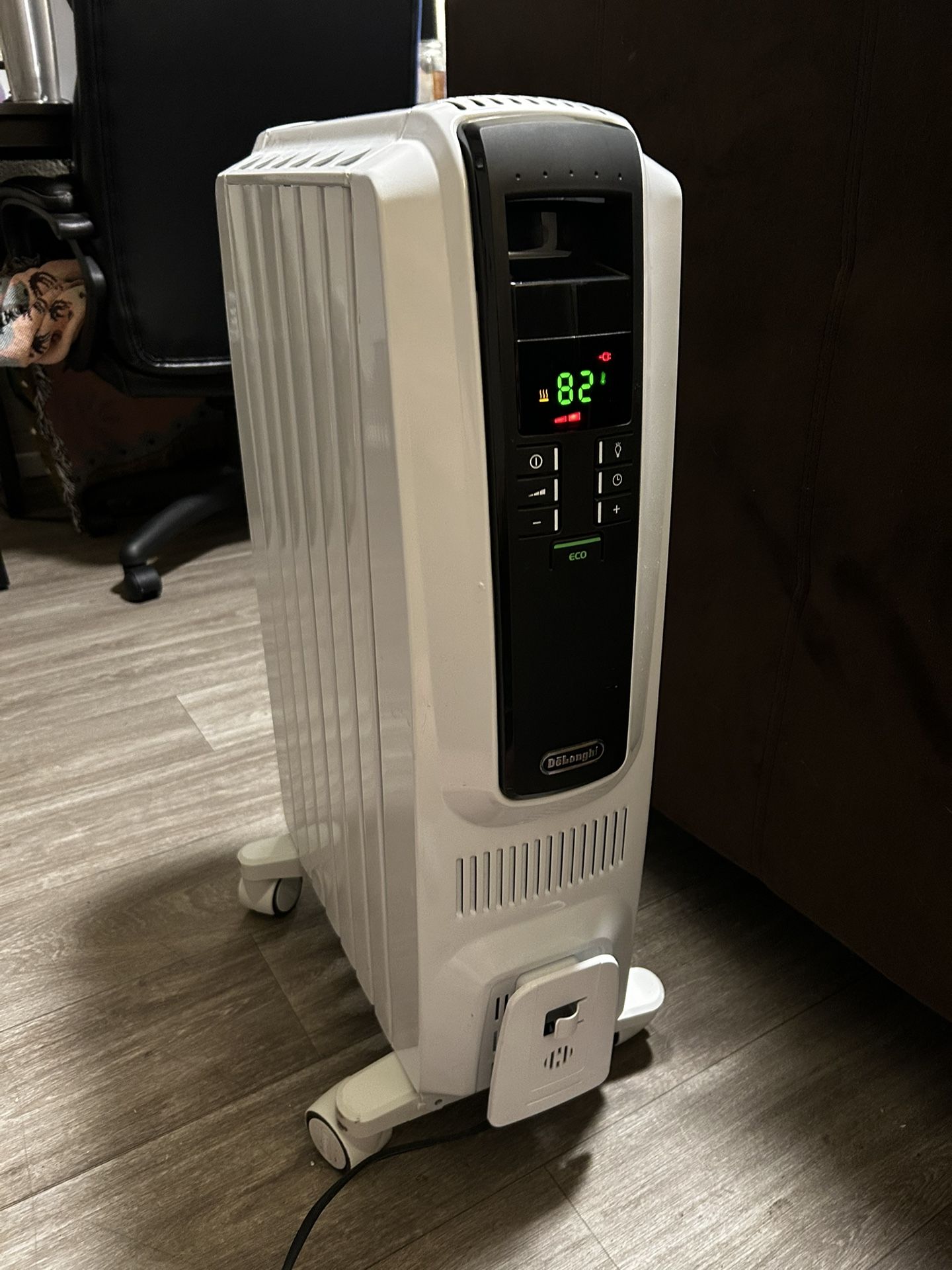 DeLonghi 1500 -Watt Radiant Tower Indoor Electric Space Heater with Thermostat