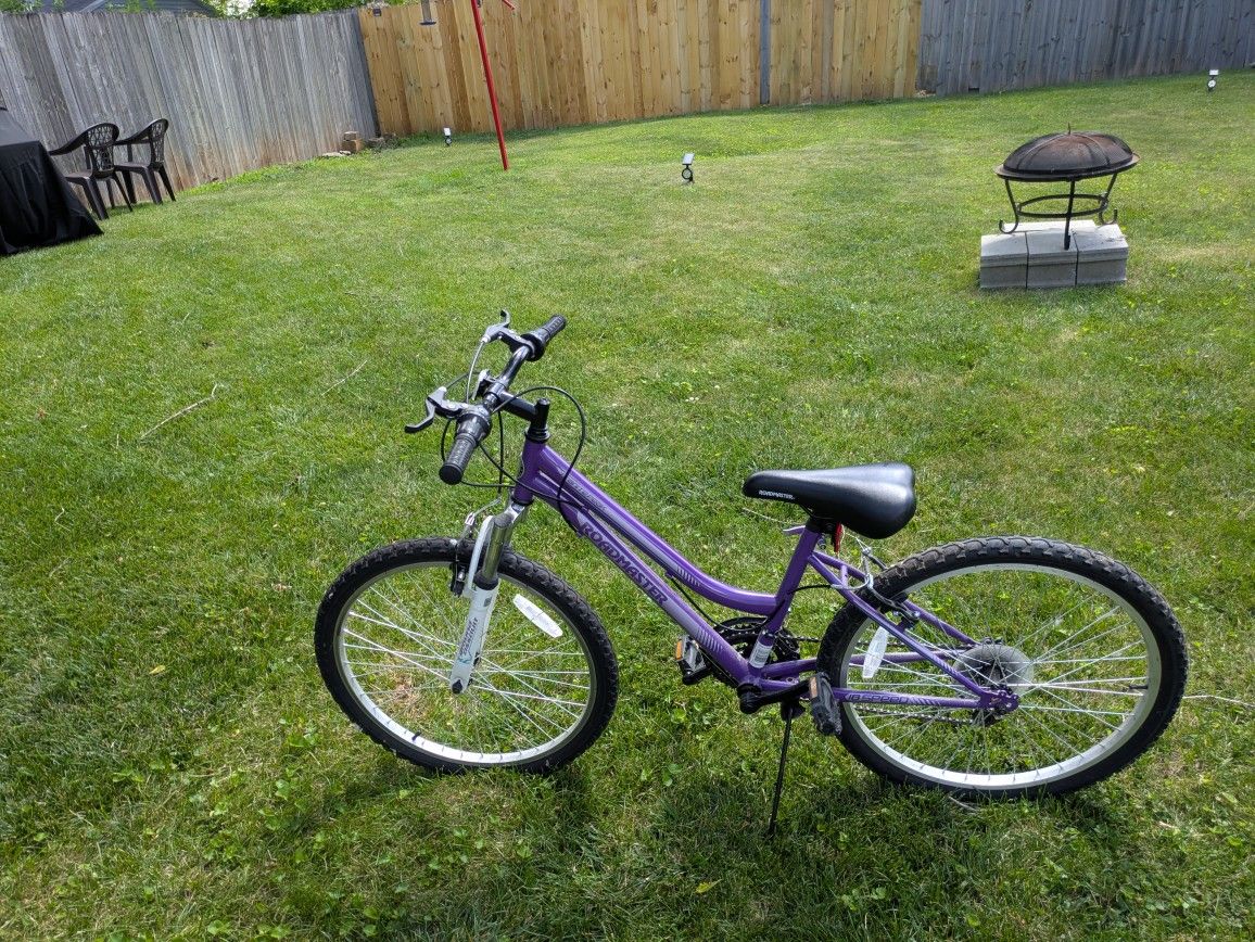 Women's 24 inch Roadmaster Mountain Bike