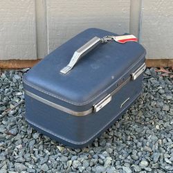 Vintage American Tourister Tiara Blue Hardshell Makeup Train Case
