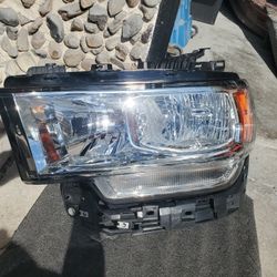 2019-2024 RAM 2500 LEFT HEADLIGHT 