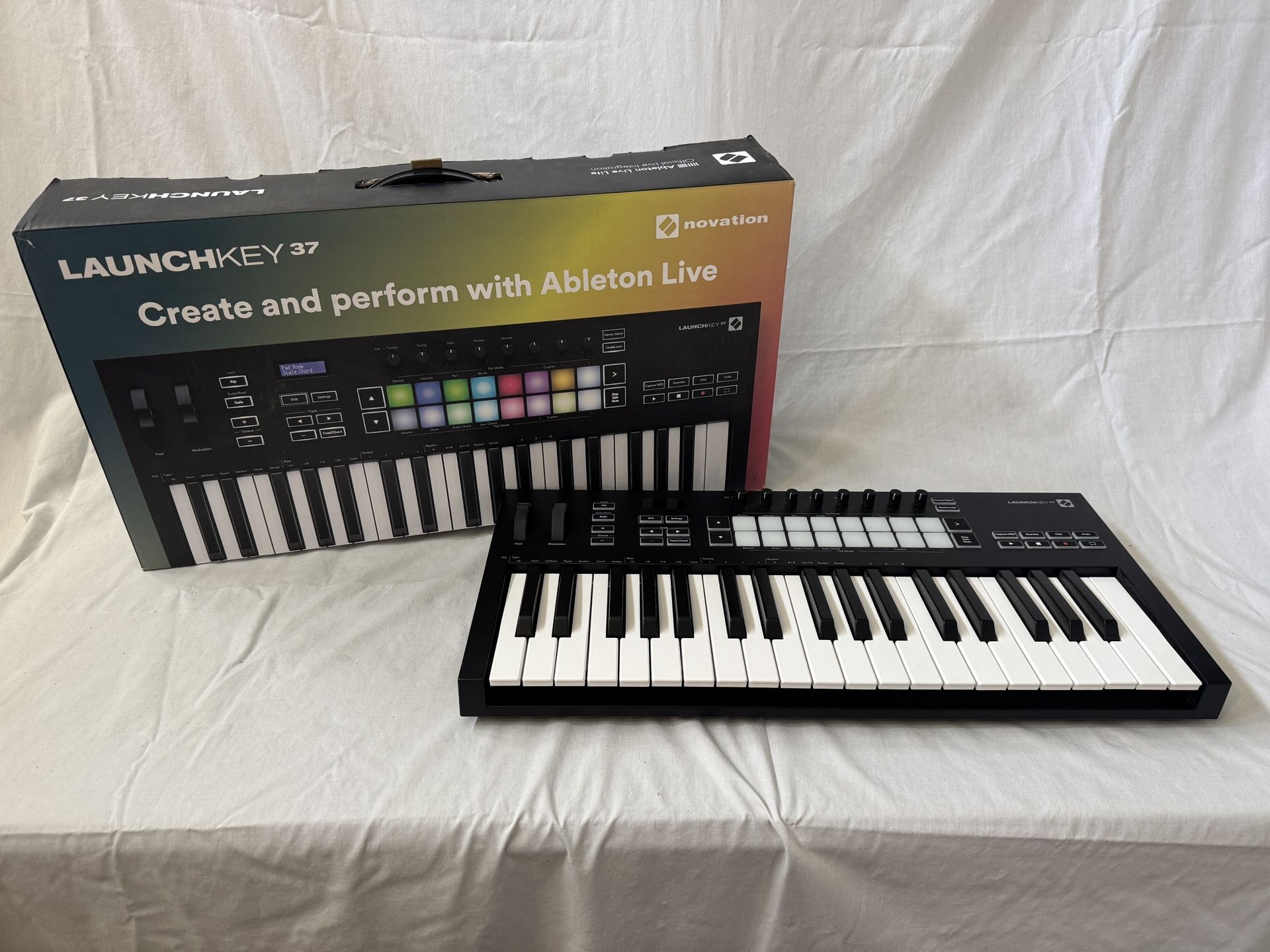 Novation Launchkey 37 [MK3] Keyboard Controller