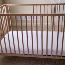 Crib +Mattress+Mat Protectors+sheets