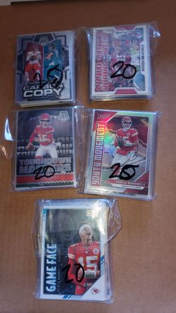 Lot of 100 PATRICK MAHOMES FOOTBALL CARDS All random