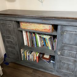 Entertainment center