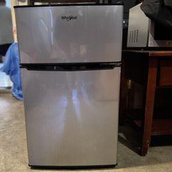Whirlpool Small Fridge 