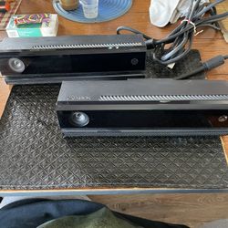 2 Xbox One Kinect’s 