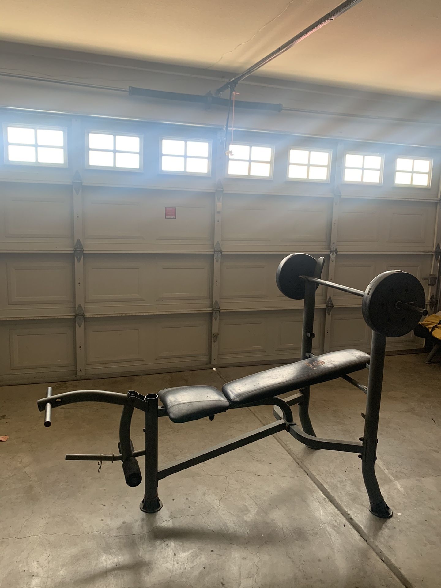 Weight bench