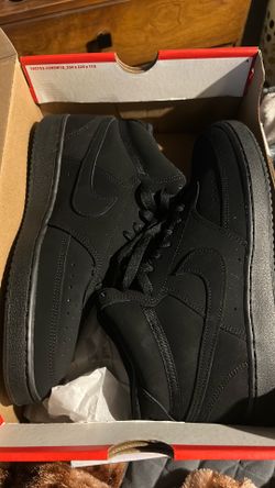 Nike triple black mid court size 9
