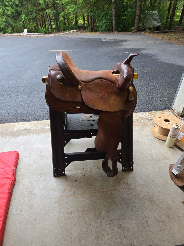 Saddle