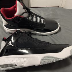 Jordan Max Aura 2 Size 9 Men 