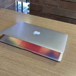 Apple MacBook Air 13” i5/4GB/256GB SSD $180 