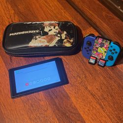 Nintendo Switch+case+controllers