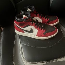 Jordan 1s Chicago Black Size 9.5