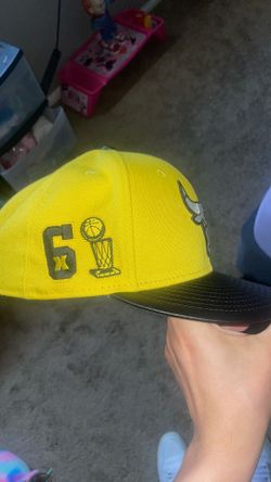 Brand new bulls snap back 6x champion hat