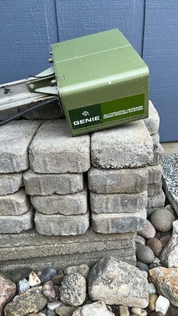 Garage door opener  and  remote   3/4 HP