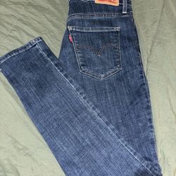 Woman’s Levis Jeans 