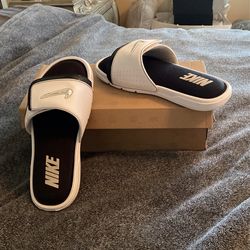 Men’s Nike Slides Size 10