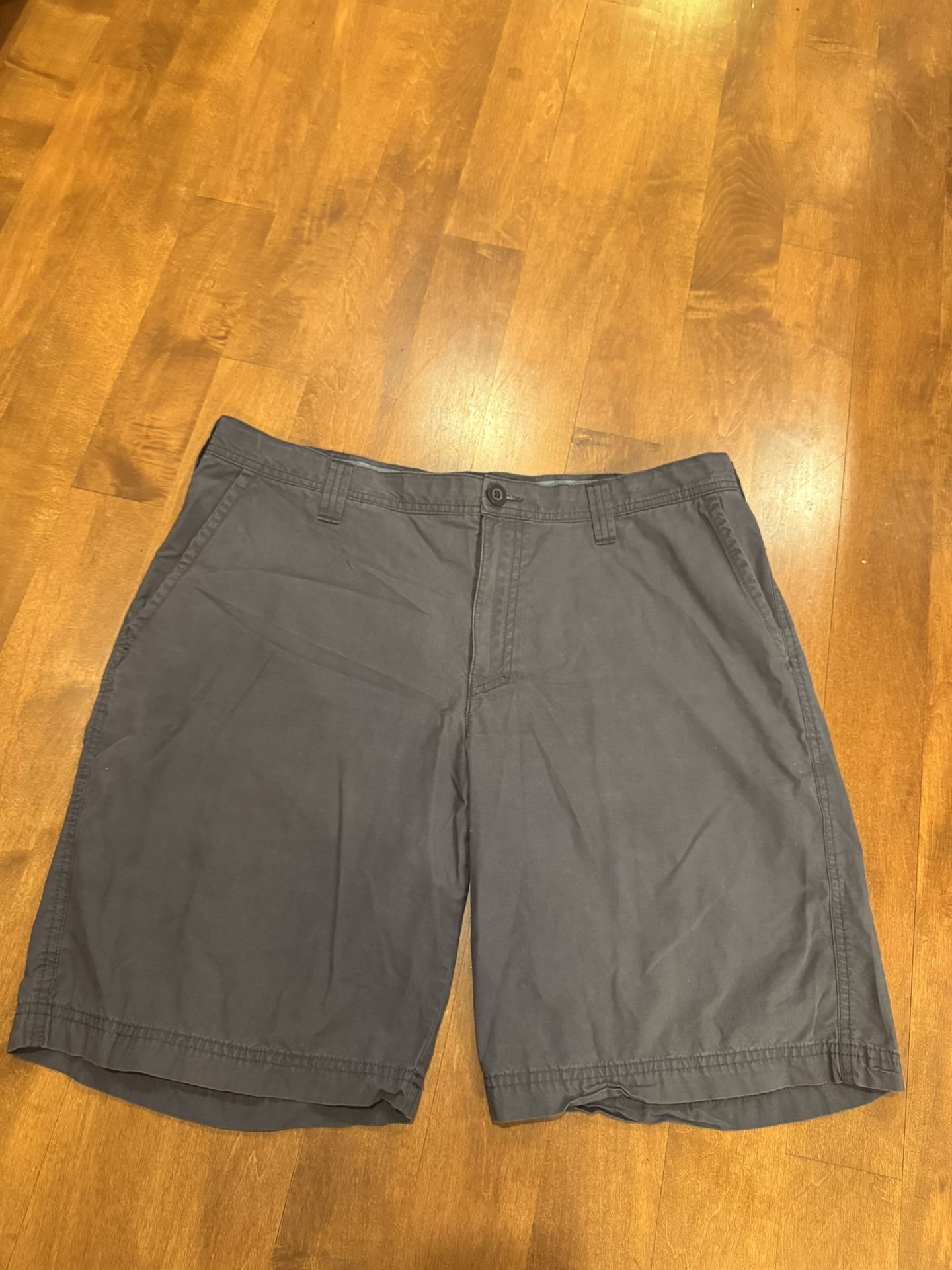 Men’s Columbia Golf Shorts Size 38 Waist Shipping Available
