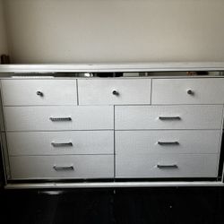 white dresser with mirror 