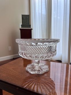 Elevated glass bowl for fruit or decor