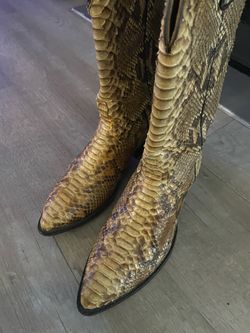 Men’s Snake skin cowboy boots 👢