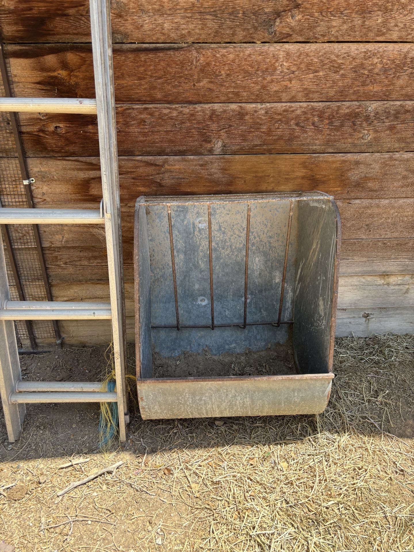 Hay Feeder
