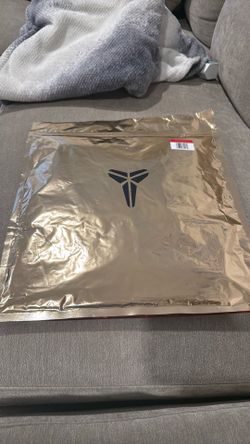 Kobe Draft Day Pack T-Shirt (Blind Unopened) - size L