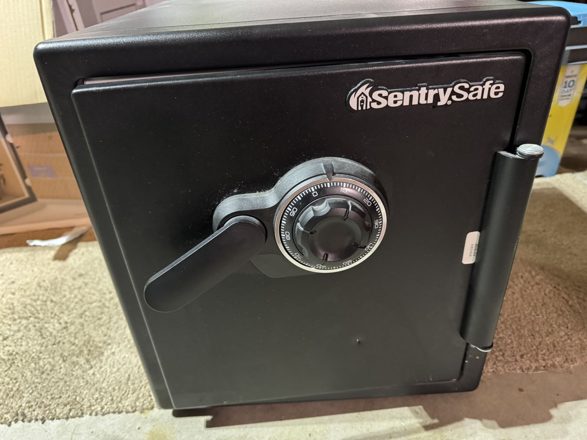 Sentry R3910 Safe Sentry Safe for Sale in Rochester, WA - OfferUp