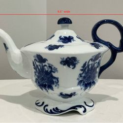 Cracker Barrel 2 Cup White & Dark Blue Floral Teapot with Lid 