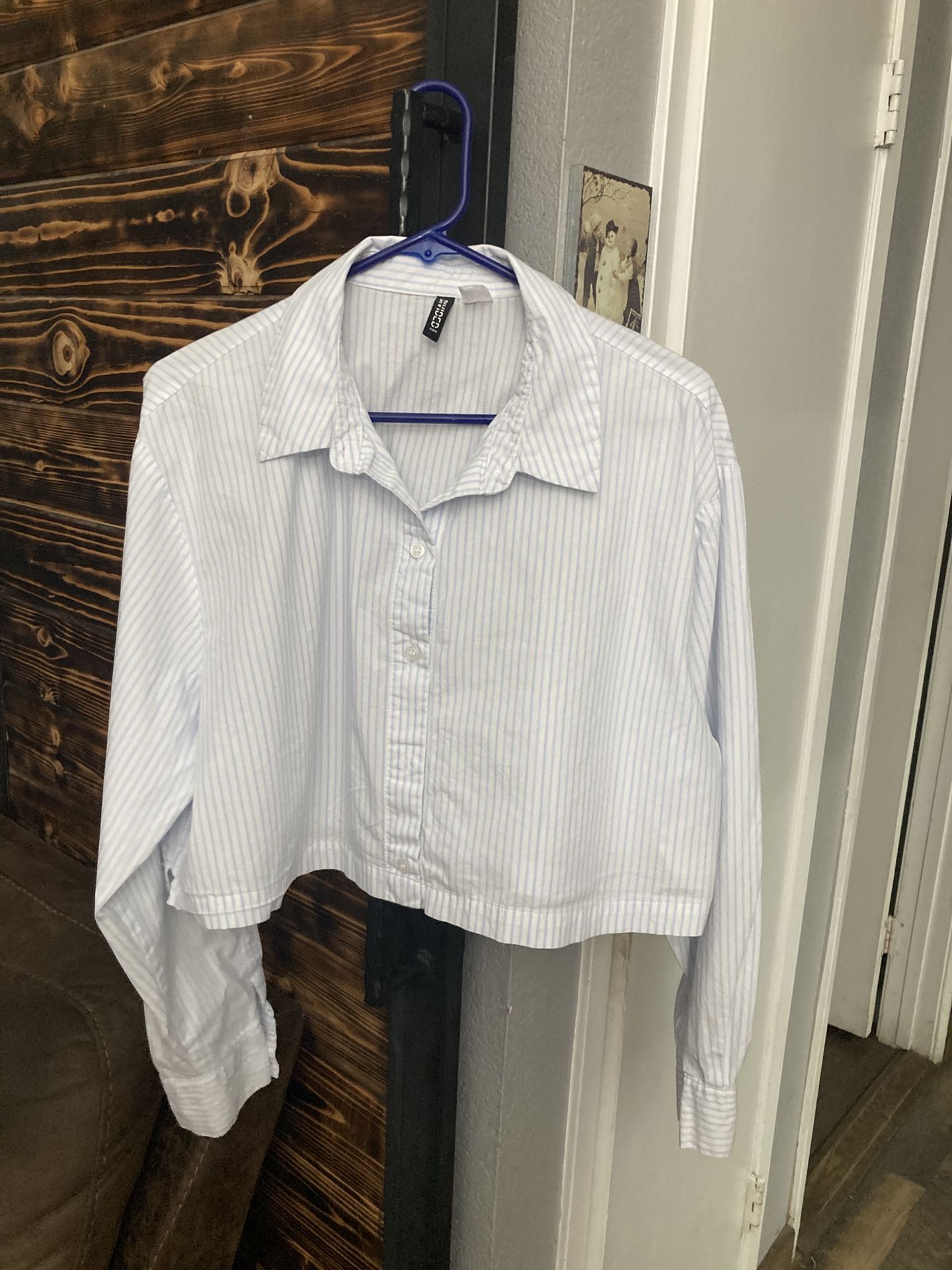 Woman’s Button Up Crop Top BY H&M , Large 