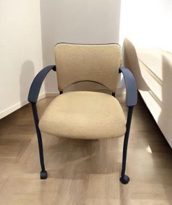 Beige Guest Chairs with Casters – From $70 📦 Florida