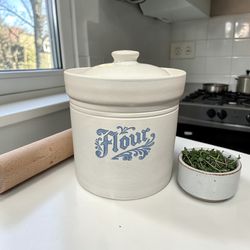Vintage Pfaltzgraff Yorktowne Flour Canister (3.5 Qt Stoneware)