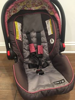Graco Snugride 35 baby carrier car seat which straps using seatbelt