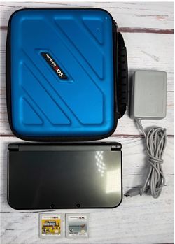 Nintendo 3DS XL Metallic Black Console Bundle Mario Kart 7 Mario Bros 2 Case