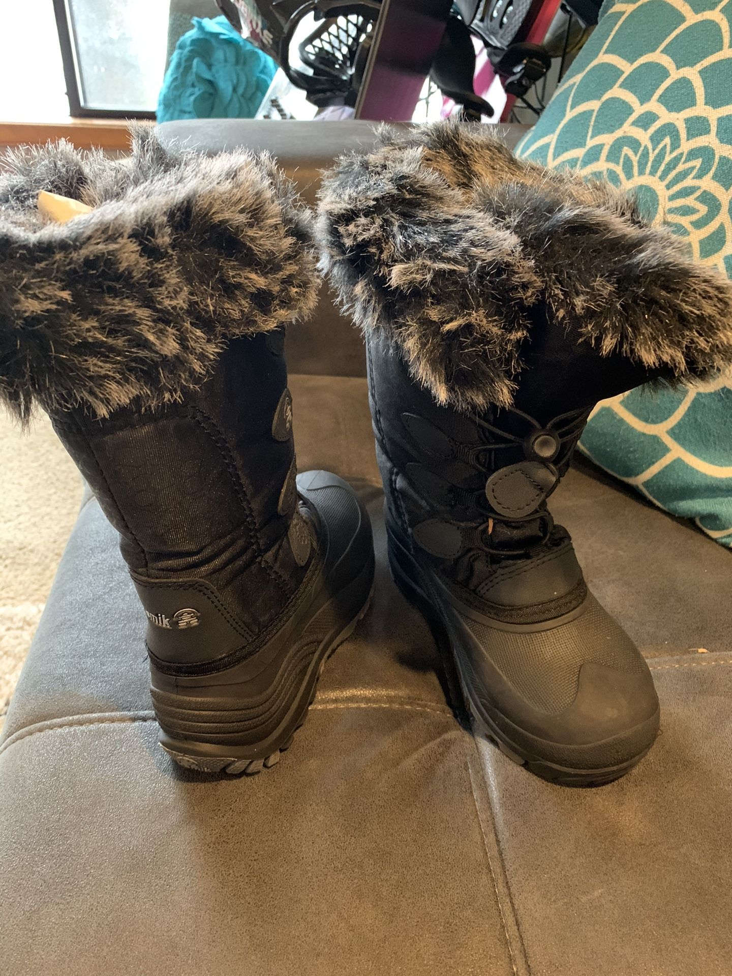 Kamik girls snow boots size 13