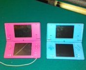 2 Nintendo DS boy an girl