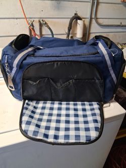 Insulated picnicking bag