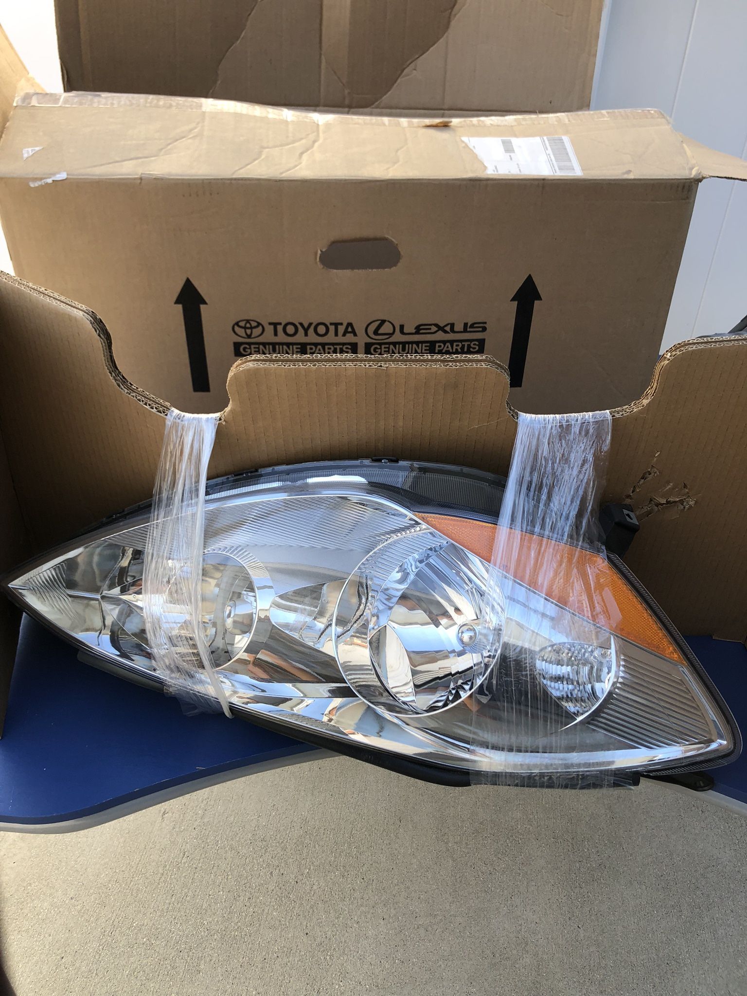 2006 Toyota Sienna Headlight