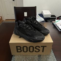 Yeezy 700 MNVN Triple Black