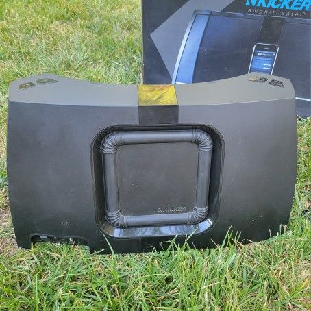 Kicker Amphitheatre Speaker Subwoofer Bluetooth