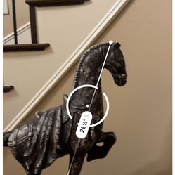 Horse Statue- Heavy Dusty